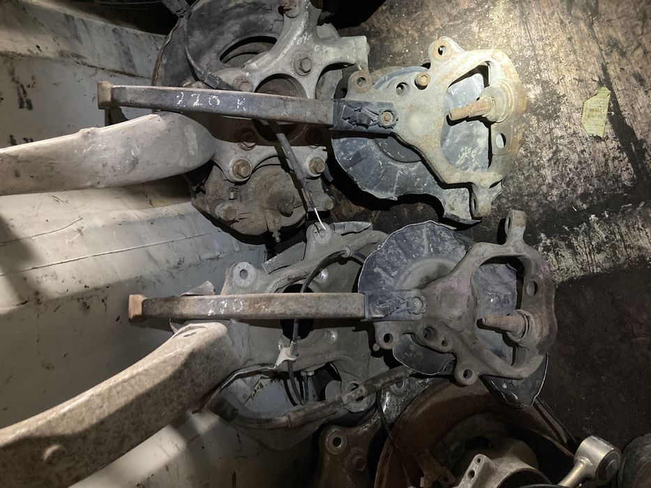 Кулак поворотный цапфа передняя Мерседес W220 / Mercedes W220