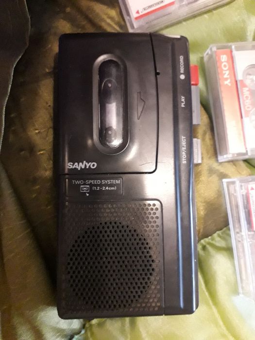 Продам диктафон с касетами, смотрите другие мои обьявления.