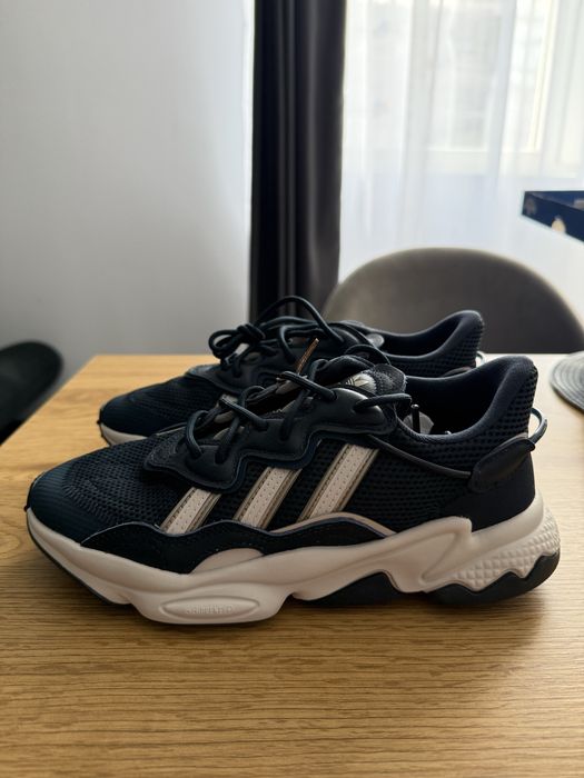 Vand Adidas Ozweego noi originali in cutie marime 38