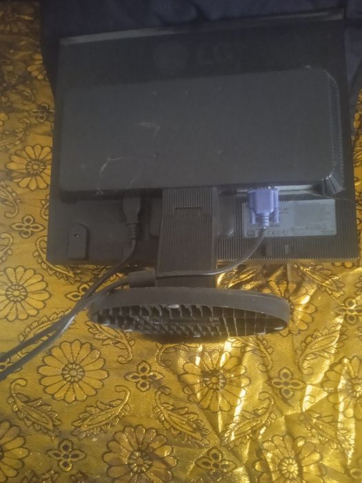 Продается манитор в хорошем состоянии.