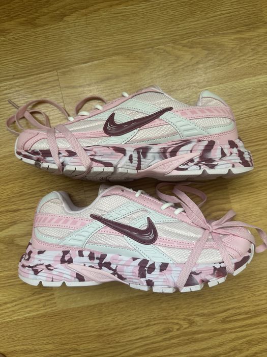 Nike Initiator •