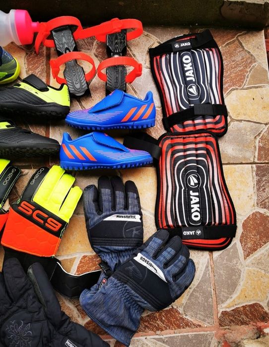 Vând ghete fotbal Adidas i ghete copil stare buna