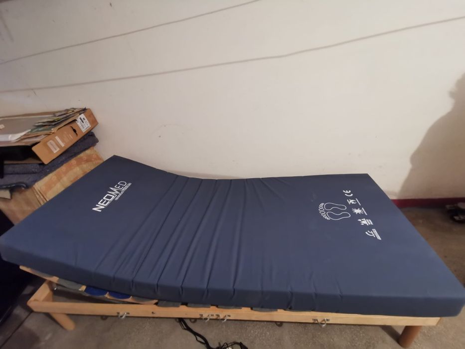 Pat medical cu ridicare electrică