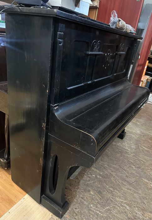 Pian Vintage din lemn masiv R. ULBRICH; Pianina