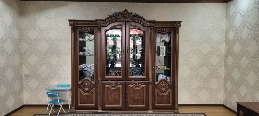 Мебел сотилади уйдан