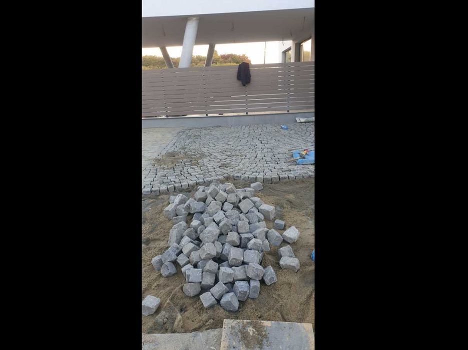 Piatra Cubică Granit – Calitate Superioară pentru Aleile Tale