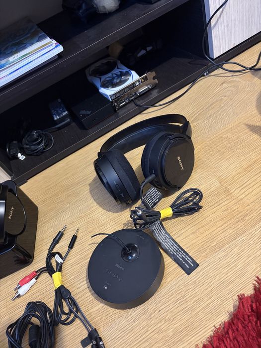 Pachet 2 Perechi Căști Wireless TV Sony (MDR-RF855RK + MDR-RF811RK) cu Stații de Încărcare