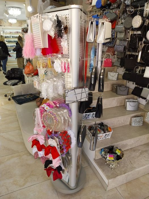 Въртящ се щендер/стелаж