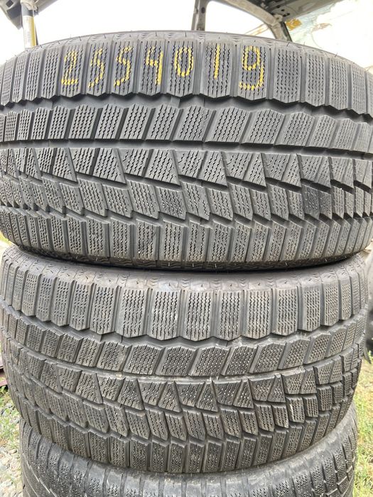 Пара зимние шины 255/40/19 255/40R19 Maxxis.