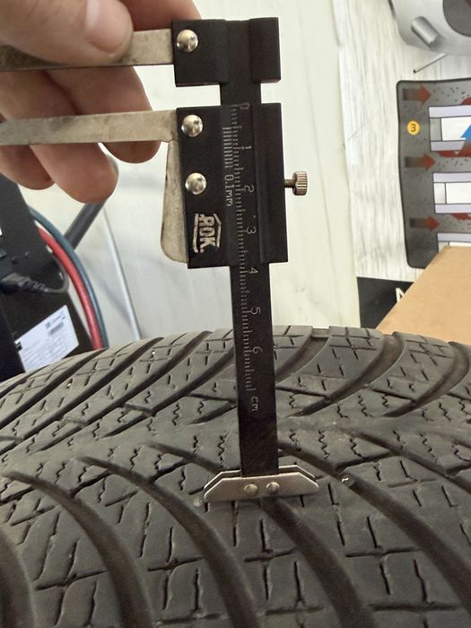 245 45R19 Goodyear all sezon