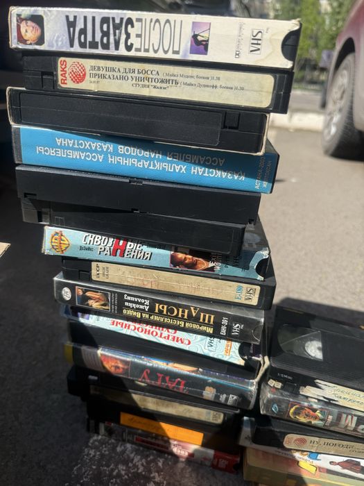 Диски кассеты VHS