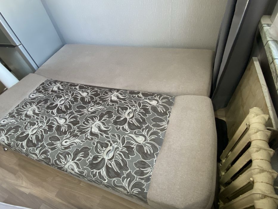 Продам диван книжку