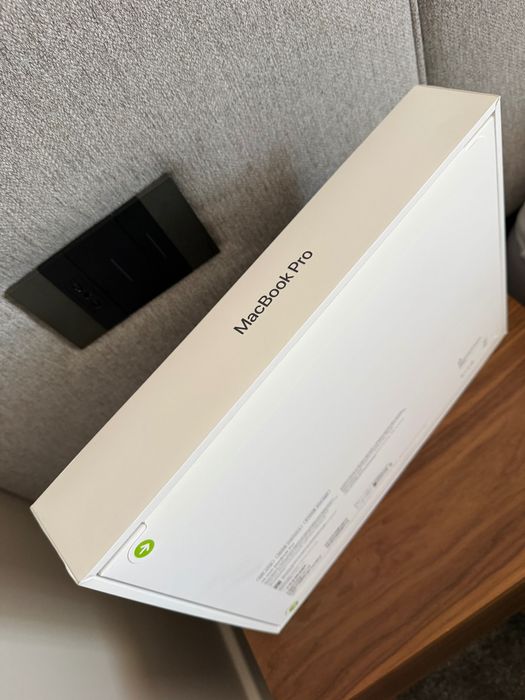 НОВ, НЕРАЗОПАКОВАН! Apple MacBook Pro/M5 chip/14"/16GB RAM/512GB SSD