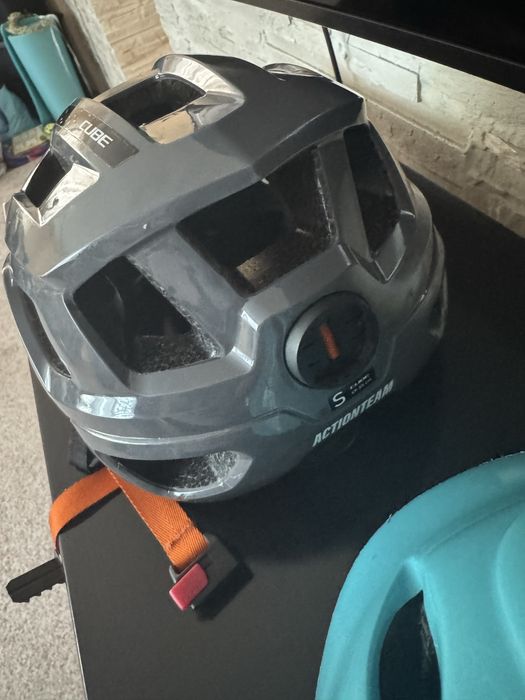 Vand casca stare foarte buna, 200 lei bucata, marime S si XXS