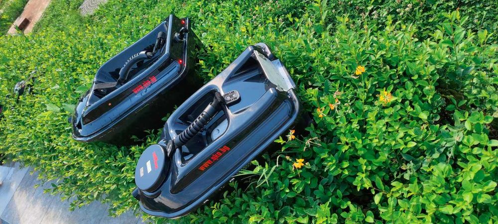 Лодка за захранка Boatman Actor PLus с метални перки, компас и др.