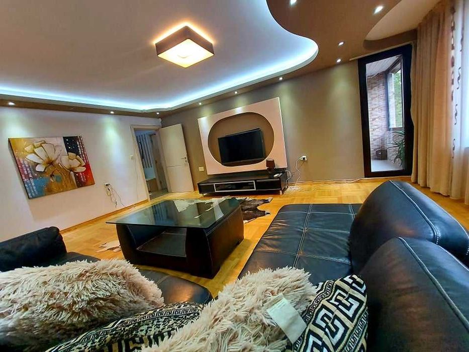 Дава се под наем Четиристаен апартамент в Бургас, Център - 160 кв.м за 408 € - Снимка #9