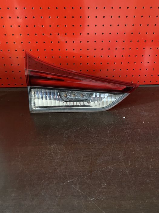 Stop stanga pe haion bec si led Toyota Auris Break an 2015-2018