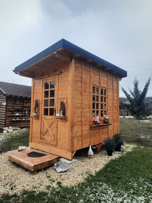 Cabanuta din lemn locuibila pe stoc