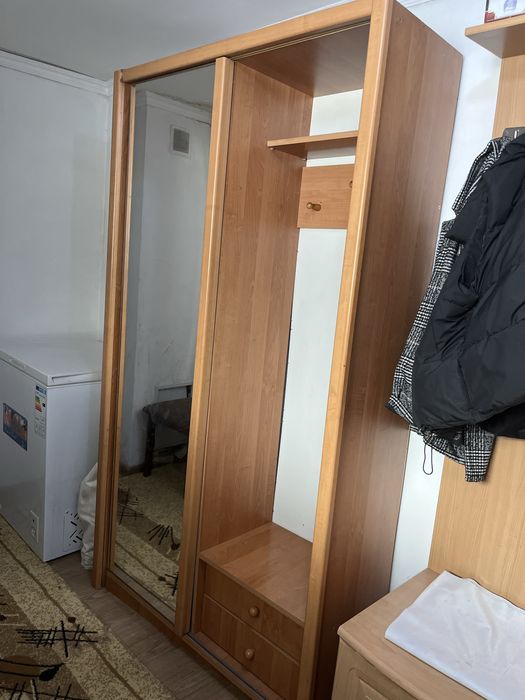 Продам шкаф для прихожей