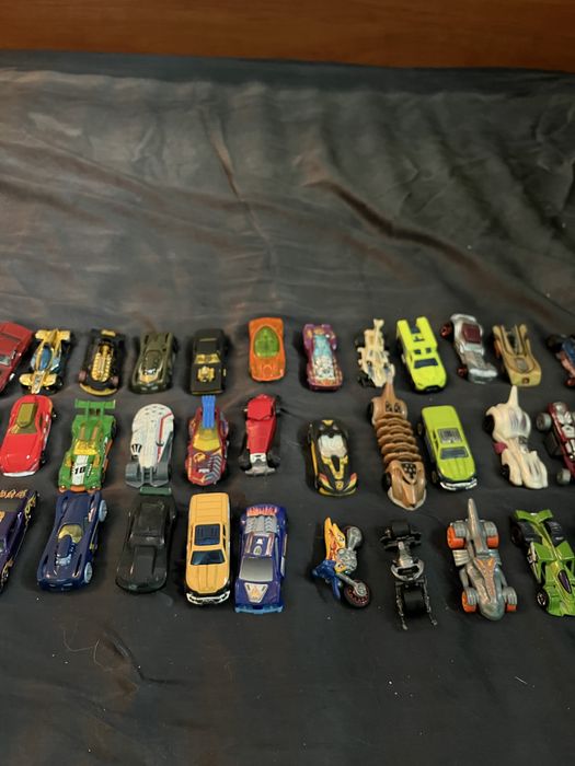 50 Hot Wheels колички