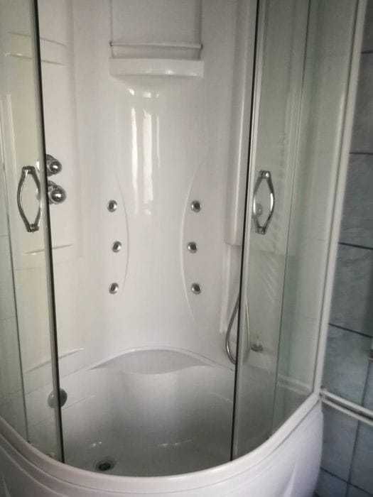 Inchiriez apartament la casa in Sebes