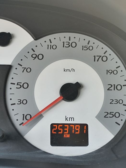 Renault Symbol бежов