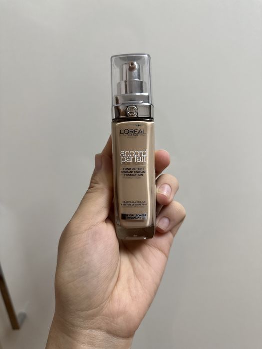 Продам тональную основу от бренда Loreal. Покупала в Monamie.