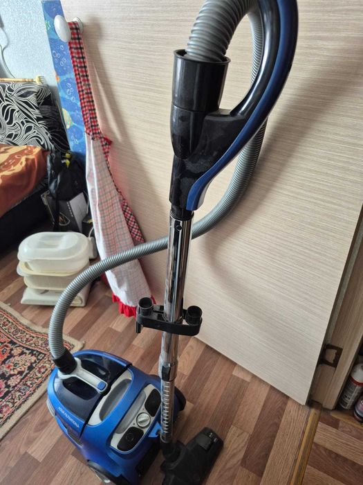 Пылесос с аквафильтром VITEK VT-1886 B