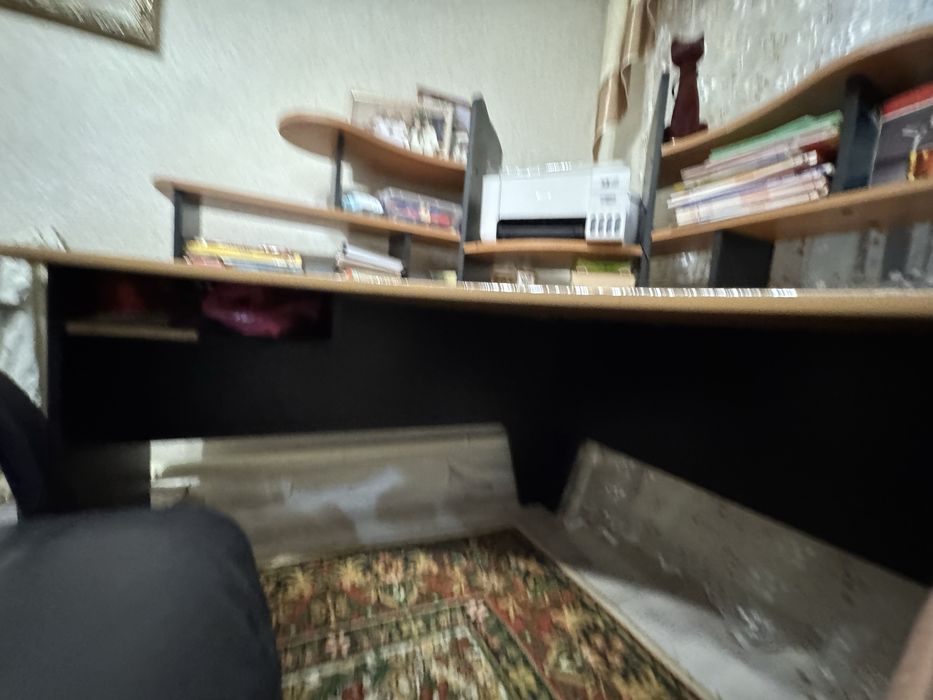 Угловой компьютерный стол
