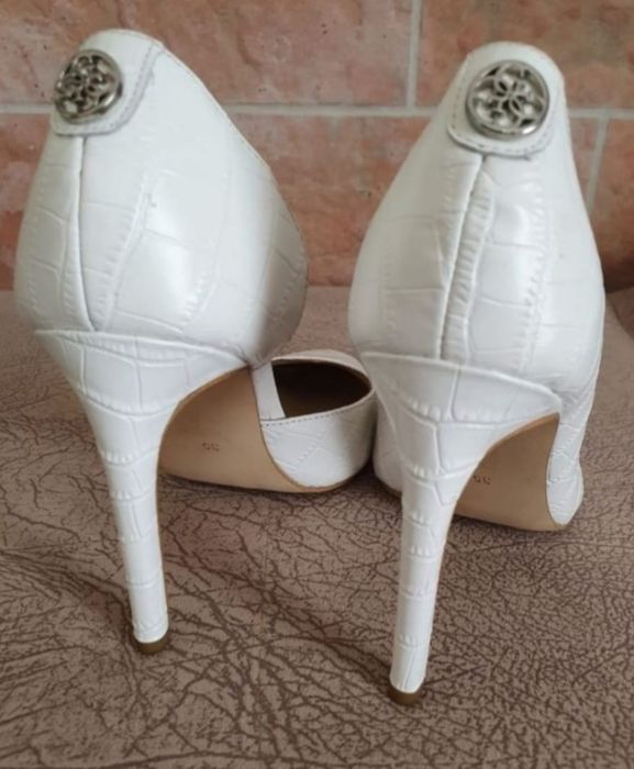 Pantofi Guess 35