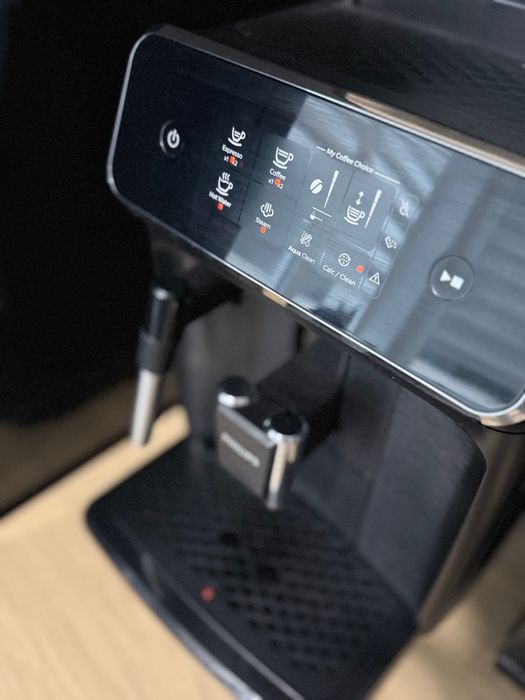 Продавам кафеавтомат PHILIPS EP2220