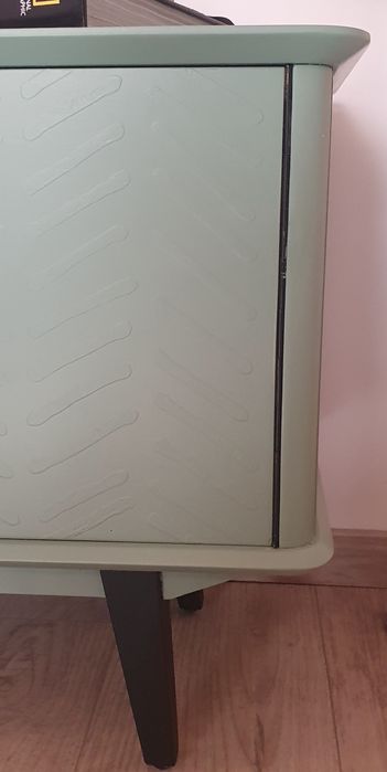 Елегантно Шкафче