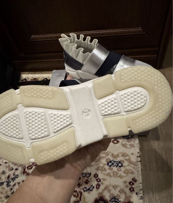 Продам обувь детскую 34 размер