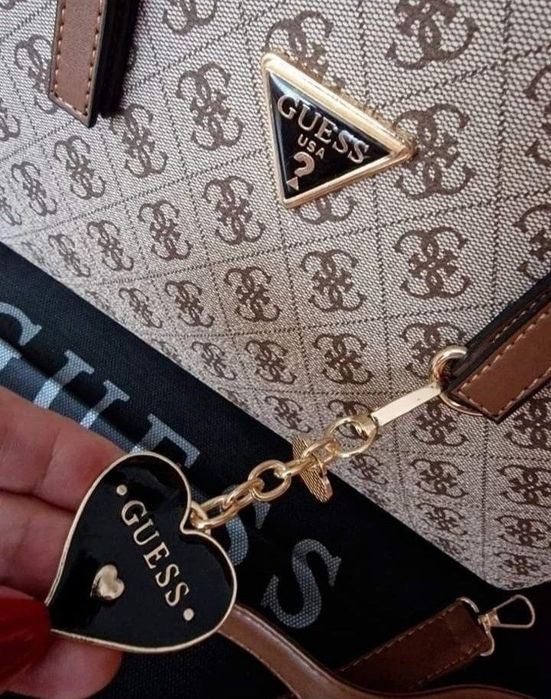 Geanta Guess material textil, logo metalic, 2 compartimente,saculet, etichetă