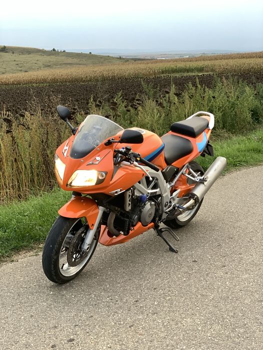 Suzuki sv1000S.