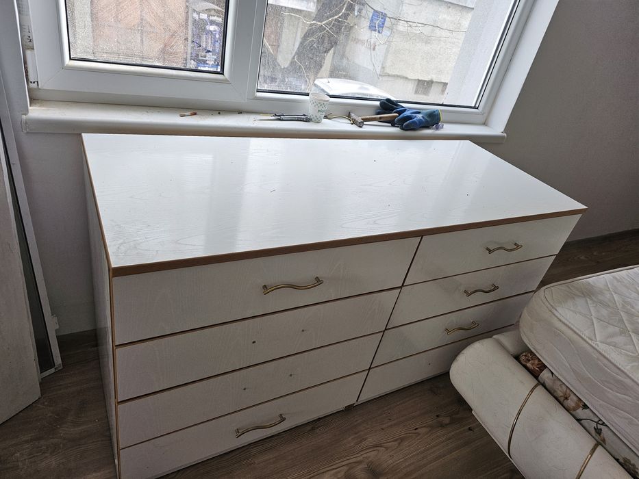 Продавам спалня и ракла използвана ,леко захабена без две дръжки.