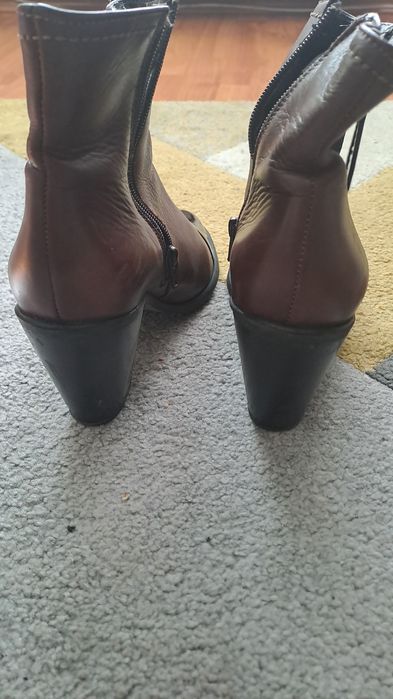 Botine piele stare f. buna mărimea 37 .preț 70 lei