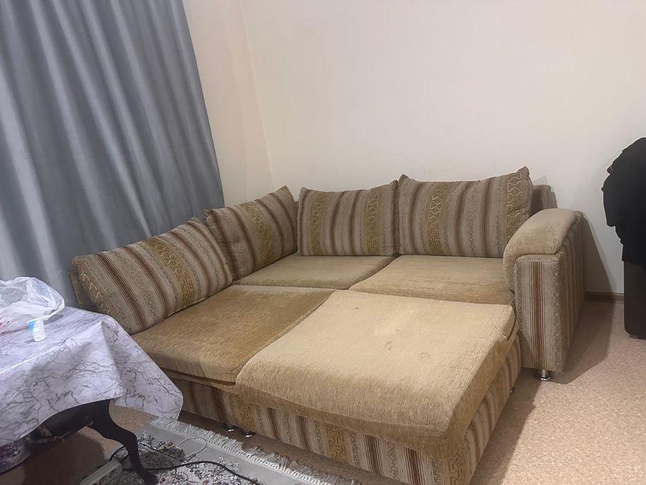 Продам диван или отдам бесплатно.