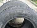 Две  чисто  нови  гуми