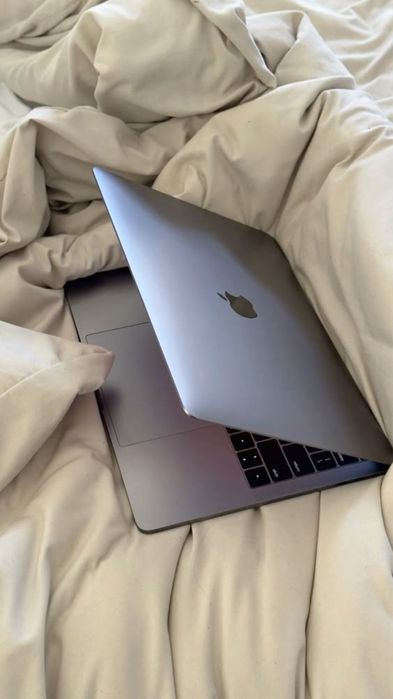 MacBook Air 13 inch M1 8/256  100%