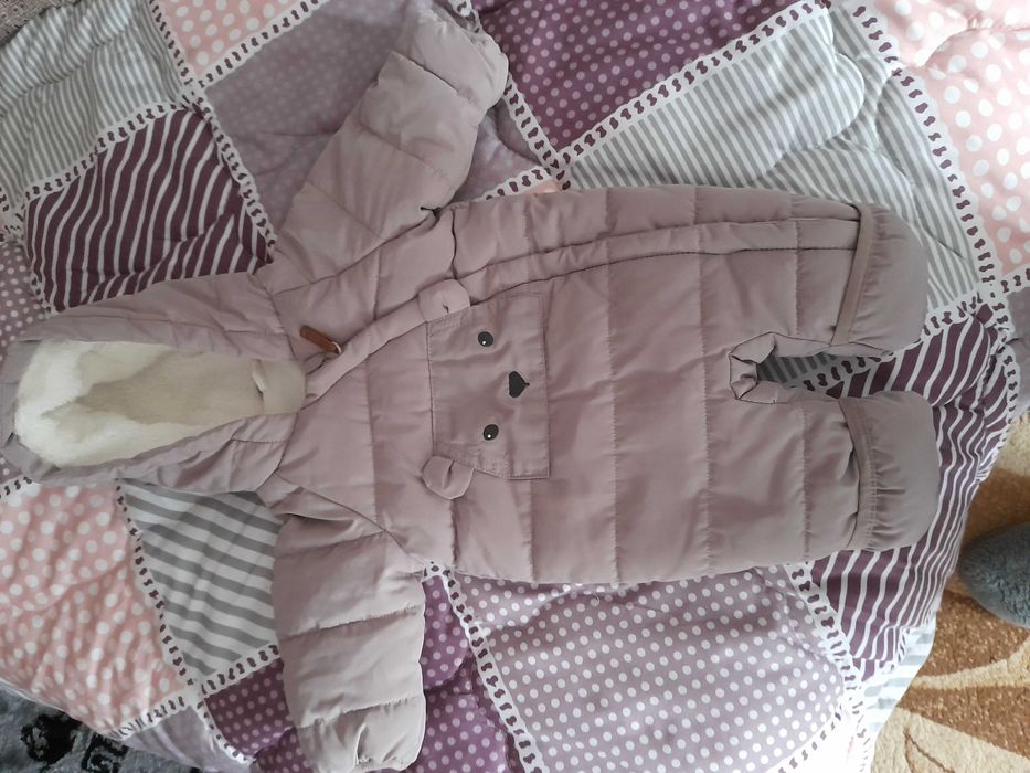 Combinezon bebelus in stare foarte buna