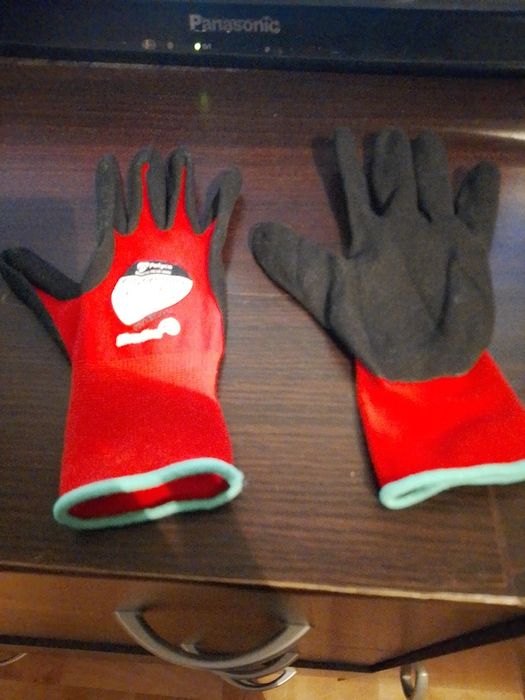 РАБОТНИ РЪКАВИЦИ.Удобни за работа.