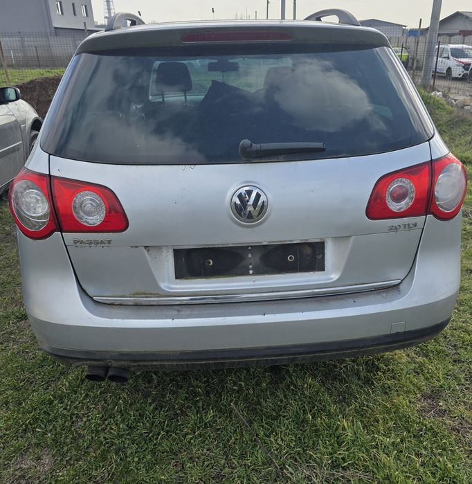 Dezmembrez vw Passat b6 2.0 tdi BMR