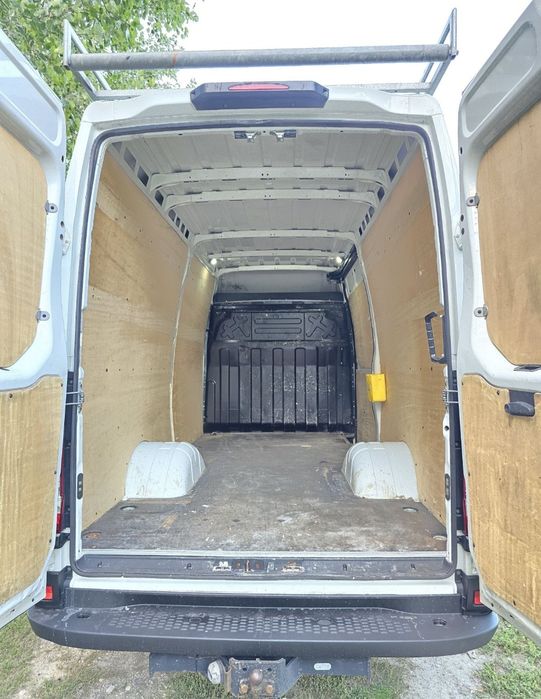 Iveco 35C15    Motor 3.0   Punte dublă    Cat. B    154 000 km