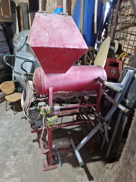 Mașină de curățat porumb(știuleți)