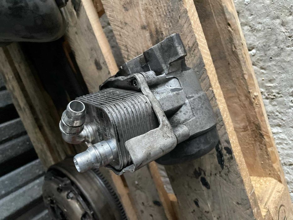 Маслено тяло с охладител BMW E81/E82/E87/E90/E91/E92