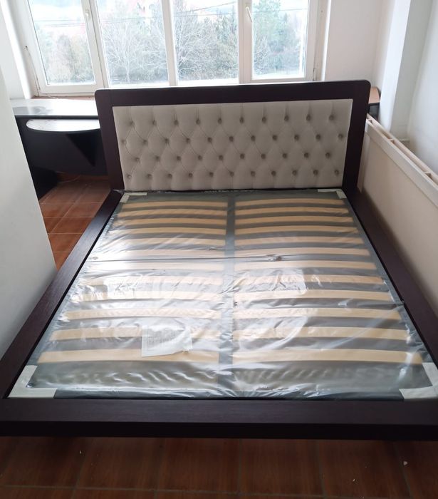 Vând paturi matrimoniale aduse din italia  ramase de la un hotel