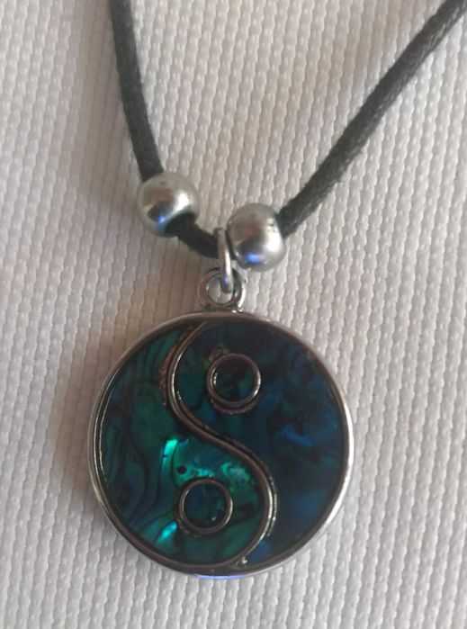 Ефектни бижута                                         .