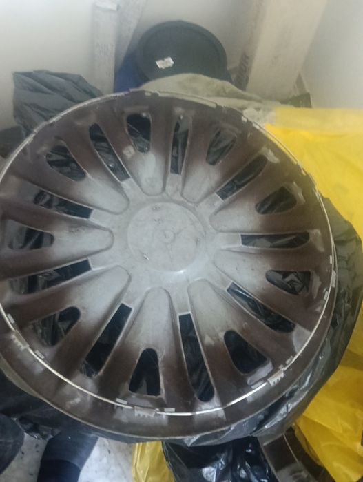 1 Capac Roată original Fiat . La 25 lei.