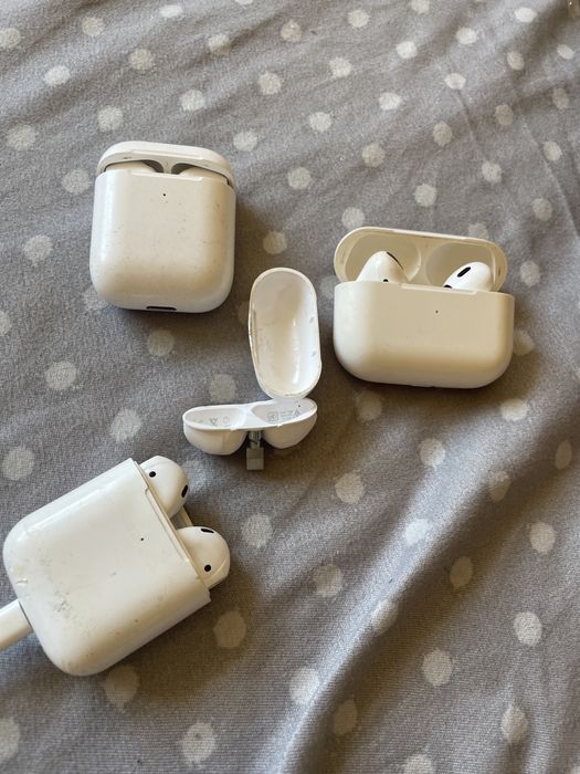 Lot piese AirPods carcase si casti pentru piese reparații dezmembrări